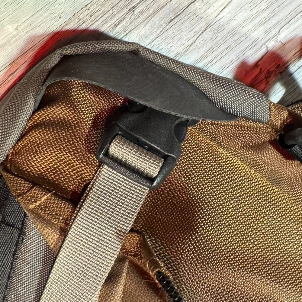 REI Convertible‎ Hidden Shoulder Straps Travel Backpack Internal Soft Frame